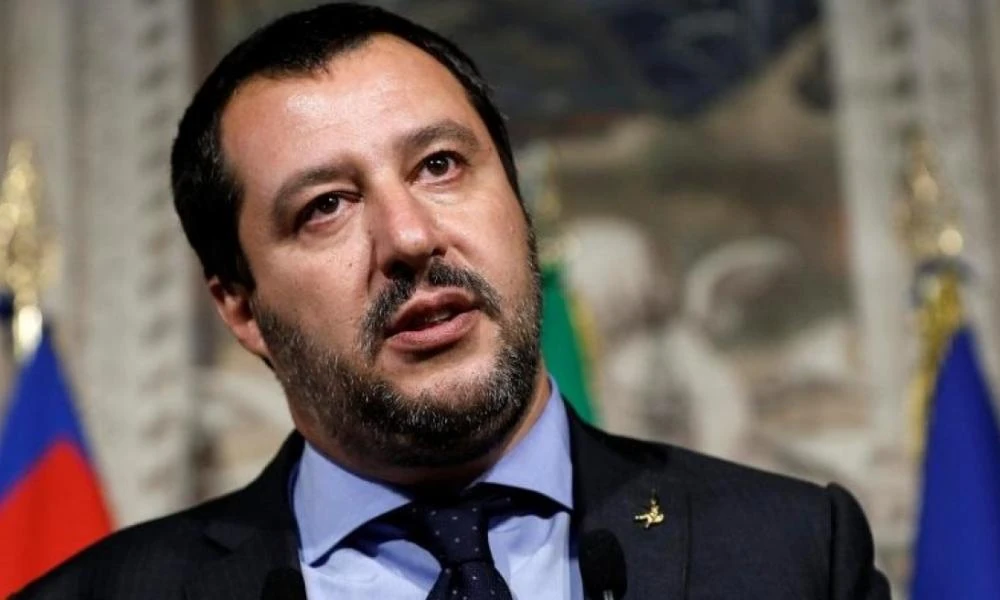 Ιταλία: Υποψήφια ευρωβουλευτής πλησίασε τον Σαλβίνι για να του δώσει μαριχουάνα